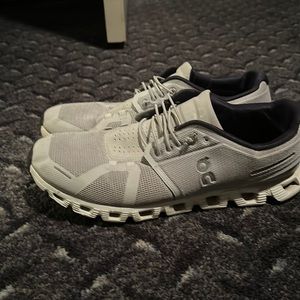 Men’s on Cloud shoes size 10.5